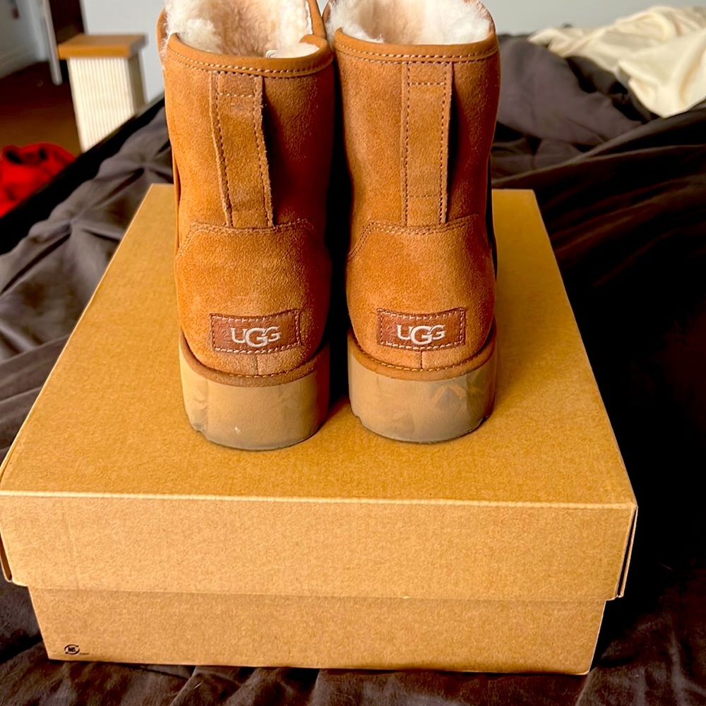 UGG Kristin Bootie. Size 8. EUC. Worn Twice.